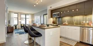 Solaire 7077 Woodmont Gallery 1