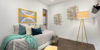 Spacious Condo on Main St. Bellevue!! Gallery 10