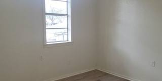 Huge 3 bedroom/1 bath upstairs apartment with Water, Gas Range and Refrigerator! Gallery 18