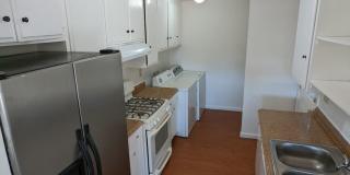 Cozy Two Bedroom, One and a Half Bath Townhouse Gallery 3