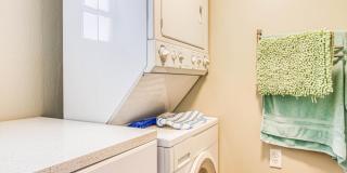 1701 ELM Street Gallery 84