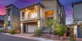 Like new, split-level, 3 bed, 2.5 bath, with bonus room & Strip views in West Las Vegas! Gallery 1