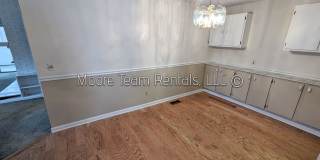 2 Bed / 3 Bath Condo - Office, Pool, Clubhouse & Garage Gallery 7