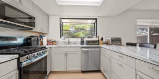 Spacious lot with no back house! Gallery 3