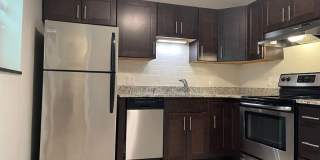 Spacious Top Floor 2 bed, Parking and utilities inc, Right in front of the train..  EASY CHOICE Gallery 7