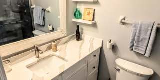 Seasonal/short term 2/2 vacation condo close to Anna Maria Gallery 23