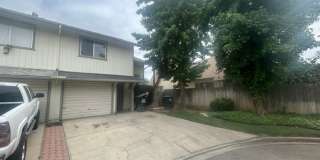 2 Bedroom 1.5 Bathroom Condo In SE Visalia!! Gallery 1
