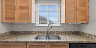 Beachfront 2BR/2BA Condo with Water Views in Norfolk – Water Included Gallery 8