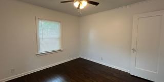 Adorable 2 bedroom 1 bathroom home with a garage! Gallery 20