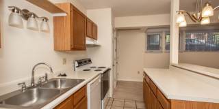 Walk to UC & UC Medical | 1BR/2BR Apartments Gallery 41