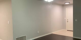 Remodeled 3 Bedroom near Moore Gallery 7