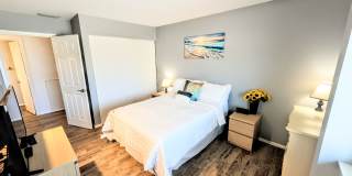 Annual furnished/Seasonal/short term 2 bedroom 1 1/2 bath top floor, renovated condo near Siesta Key! Gallery 19