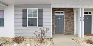 Large 3 story townhome near beach with community POOL and GYM! Gallery 1