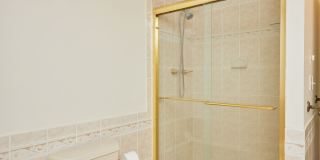 Sparkling and Spacious Gallery 27