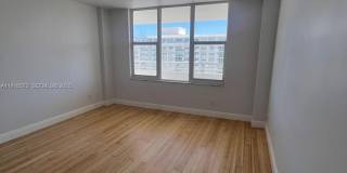 5600 Collins Avenue Gallery 15