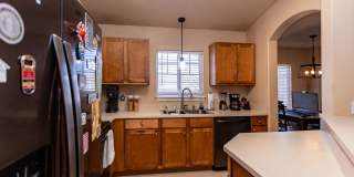 Beautiful upper-level condo in gated community!!! Gallery 10