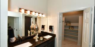 31 STRATFORD HALL Circle Gallery 29