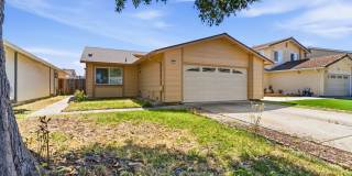 Union City 4-Bed, 2-Bath w/ 2-Car Garage & Vaulted Ceilings Gallery 1