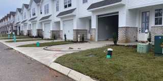 3 BR/2.5BA | Newly Renovated  Townhouse| Private Back Patio| In Lenoir City! Gallery 1