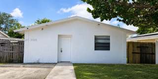 2250 NW 4th Ct Gallery 1