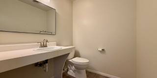 First Floor Commercial Space in Perfect Oakland Location Right on Boulevard of the Allies! CALL TODAY! Gallery 7