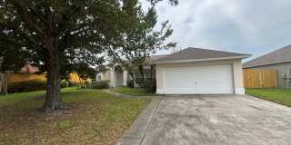 Charming 3BR Home in East Orlando | Spacious Living, Prime Location & Ready for Move-In! Gallery 1