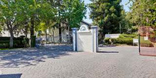 Hidden Silicon Valley Oasis! 2BR/2.5BA Townhome with TWO Private Patios, 2 Dedicated Parking Spaces, Pool, Tennis Courts & Utilities Included! Gallery 39