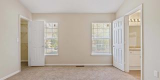 Alexander Crossing Apartments & Townhomes Gallery 16