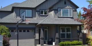 Stunning Home - Spacious Rooms - 4th Room upstairs for den or bedroom Gallery 1