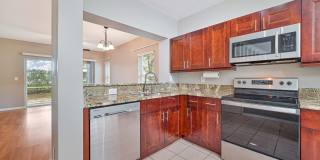 Move-In Ready! 2 BED/2.5 BATH END UNIT in Cypress Landing! Gallery 5