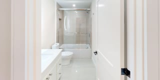 $1k Rebate w Rental!  Lux Apt w 2 baths & XL rooms in THEATER DISTRICT!  Laundry in Unit! Gallery 6