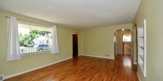 Charming 2 bed 1 bath bungalow with 2nd living room Gallery 7