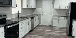 3 Bedroom Beautifully updated Ranch Gallery 8