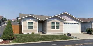 3-bedroom, 1.75 Bath Home in the Village Gallery 1