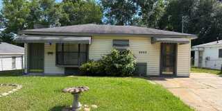 Huge 4 Bedroom Home Gallery 1