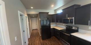 2 Bedroom / 1 Bathroom in NE Bend Gallery 4
