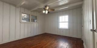 Large 2 Bedroom Home with a Garage Gallery 13