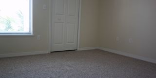 RIVERVIEW: 2 bed/1 bath, 3rd floor Condo Gallery 7