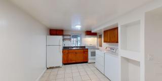 Four Bedroom 2,500 Square Foot House W/Back Patio, Multiple Kitchens/Laundry Facilities Gallery 18