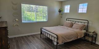 4 BR 2.5 BA detached modern single-family home. Gallery 22