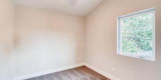 Modern 2 Bed/1 Bath in the Heart of Tennyson! AVAILABLE 5/1! Gallery 5