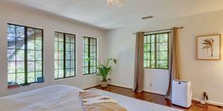 1902 Granville Ave Gallery 21