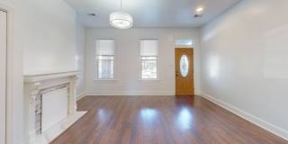 Four Bedroom 2,500 Square Foot House W/Back Patio, Multiple Kitchens/Laundry Facilities Gallery 3