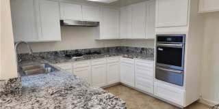 402 W Kelly Gallery 1