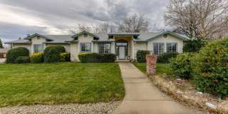 SPACIOUS 3 BED 2.5 BATH HOUSE WITH 3 CAR GARAGE Gallery 1