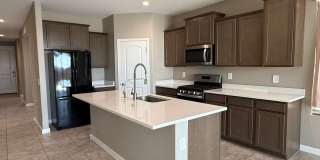 Beautiful Newer 4 Bedroom 3 Bathroom Anthem at Merrill Ranch Home! Gallery 11