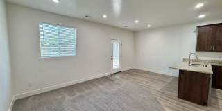 Nearly New Townhome Gallery 7