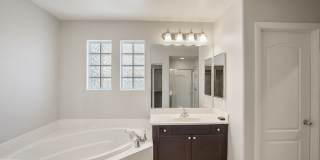 4 Bedroom, 3 Den West Side Home Gallery 24