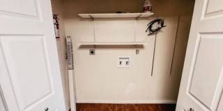 Pet Friendly 2 Bedroom/ 1 bath Westside Location With Balcony! Gallery 10