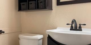 CHARMING 4 BED 2 BATH HOUSE NEAR DOWNTOWN Gallery 17